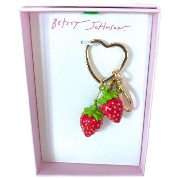 🔹️ Betsey Johnson🔹️ Strawberry Purse Charm Keychain Gold Red ✨️🍓 - Picture 1 of 2
